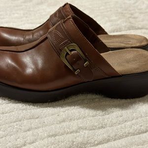 Easy Spirit clogs. Brown leather. Great condition.